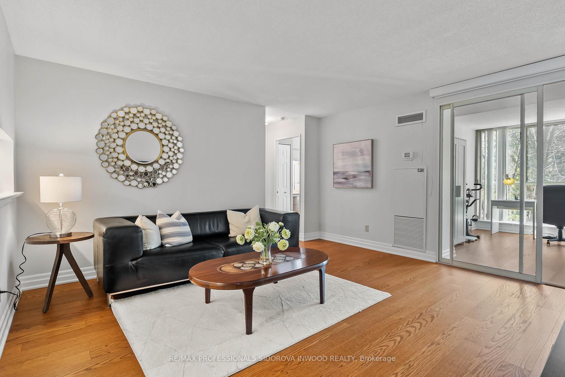 3 Bedrooms Condo at 20 Southport, Toronto For sale