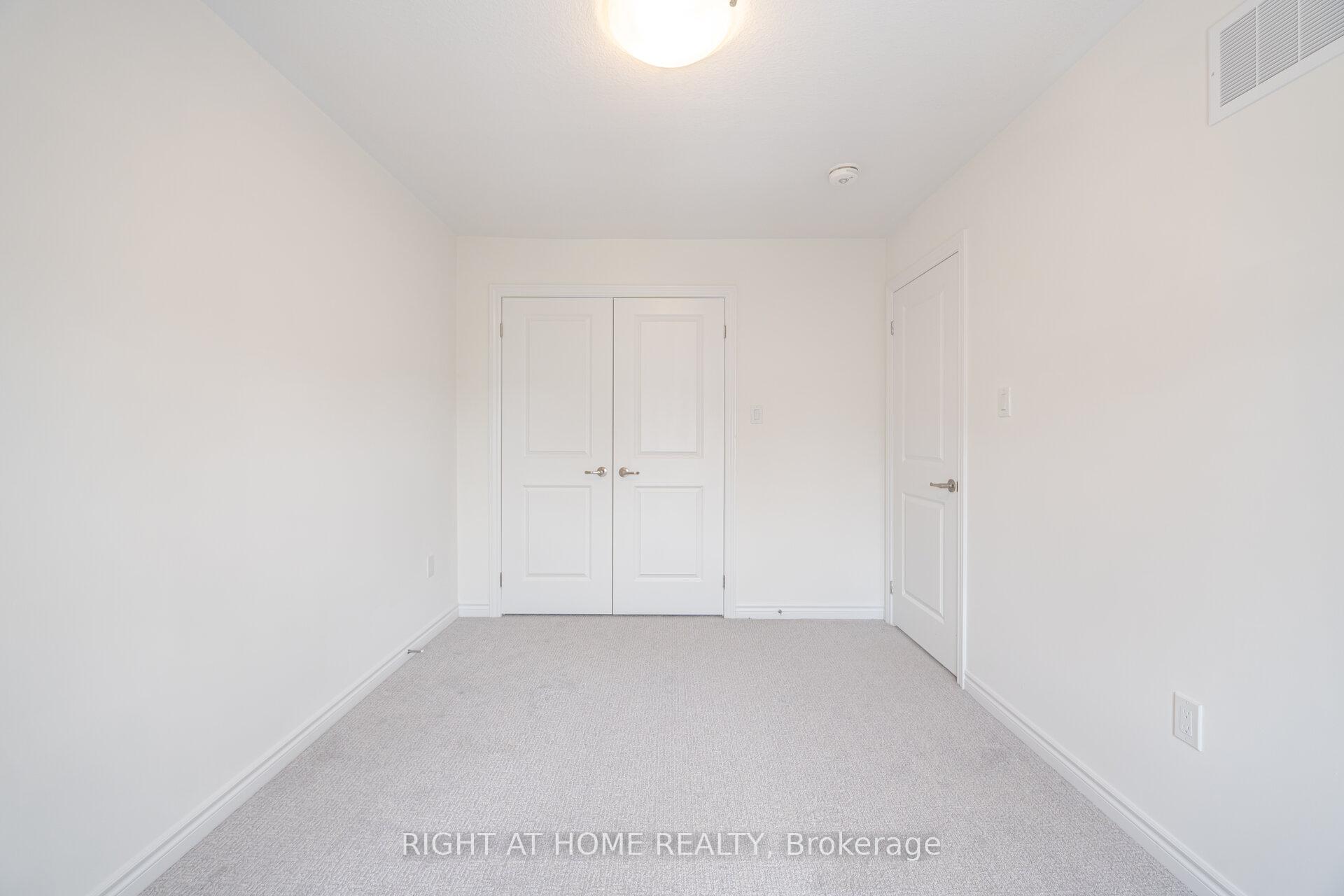2 Bedrooms Condo at 305 Garner, Hamilton For sale