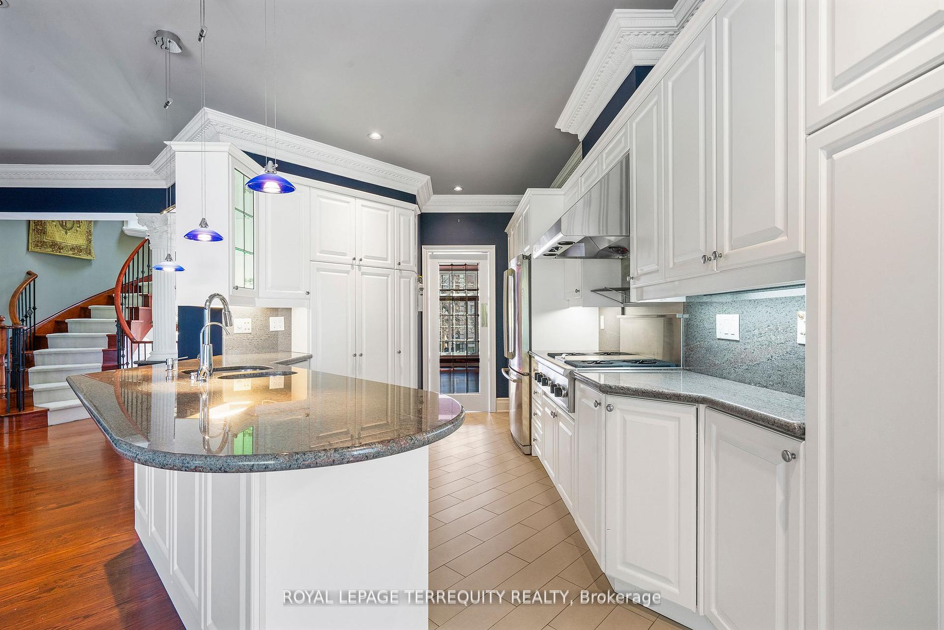 3 Bedrooms Condo at 197 La Rose, Toronto For sale