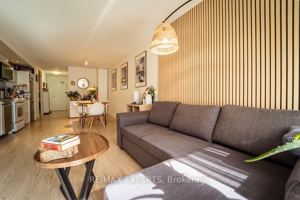 4 Spadina