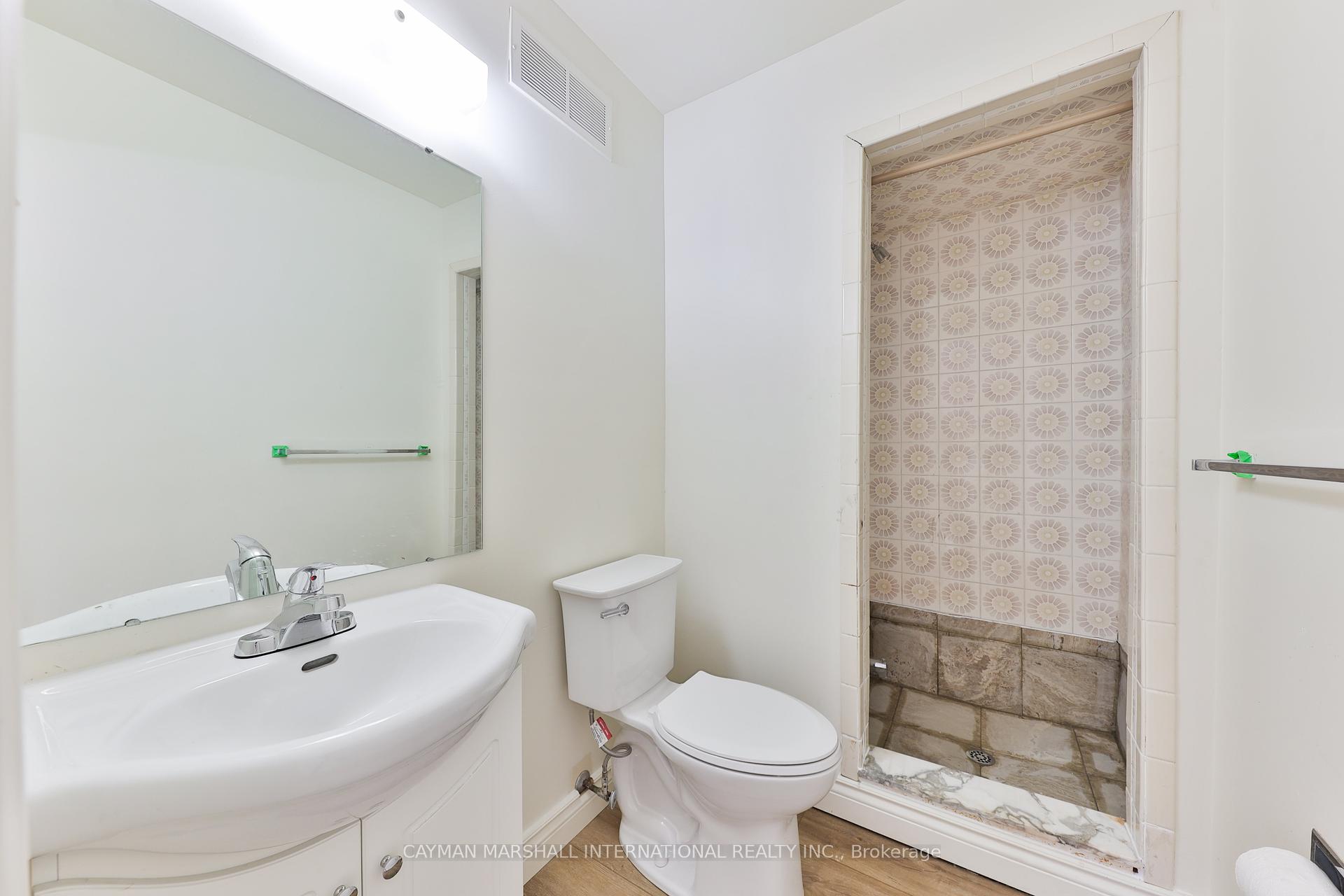 3 Bedrooms Condo at 1160 Walden, Mississauga For sale
