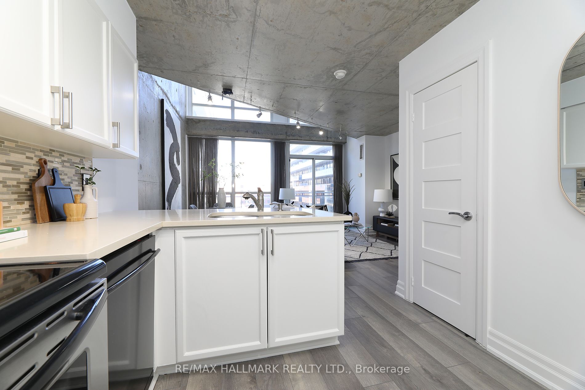 1029 King Street W, #818