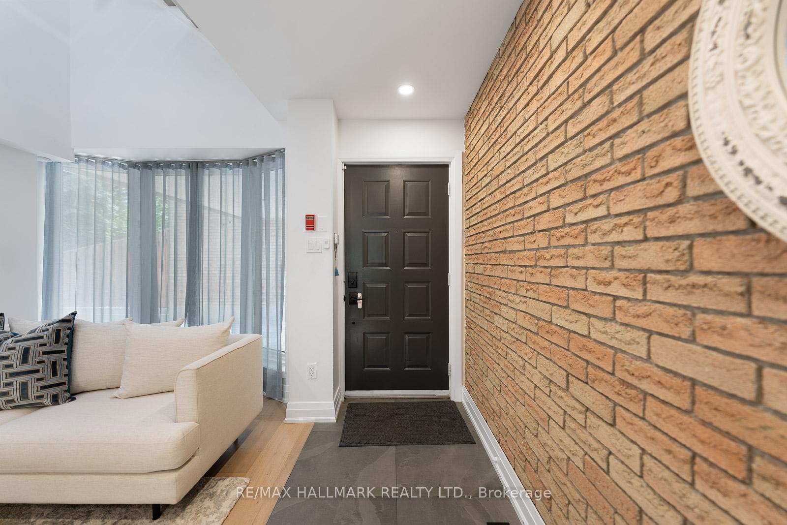4 Bedrooms Condo at 95 Summerhill, Toronto For sale