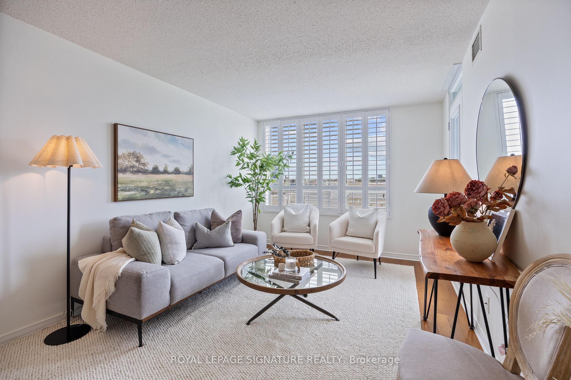 2 Bedrooms Condo at 205 The Donway, Toronto For sale