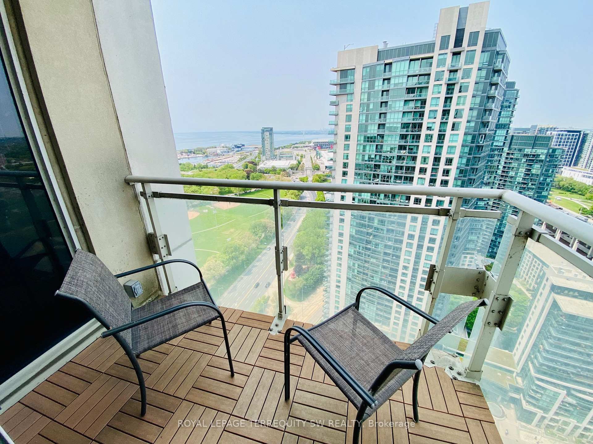 3 Bedrooms Condo at 628 Fleet, Toronto For sale
