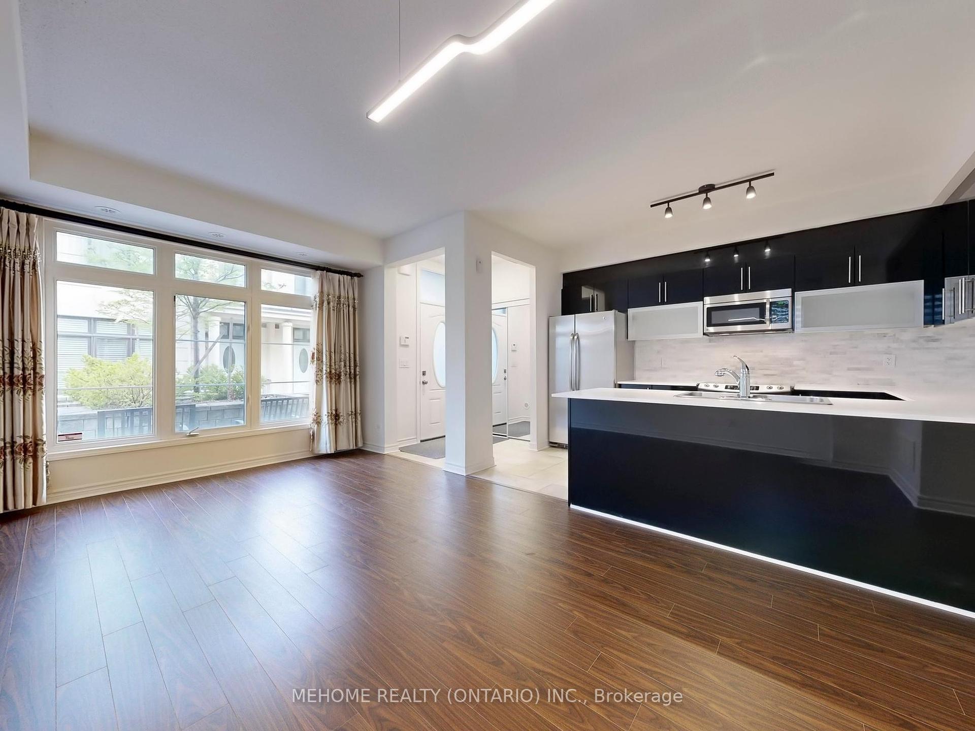 3 Bedrooms Condo at 7 Brighton, Vaughan For sale