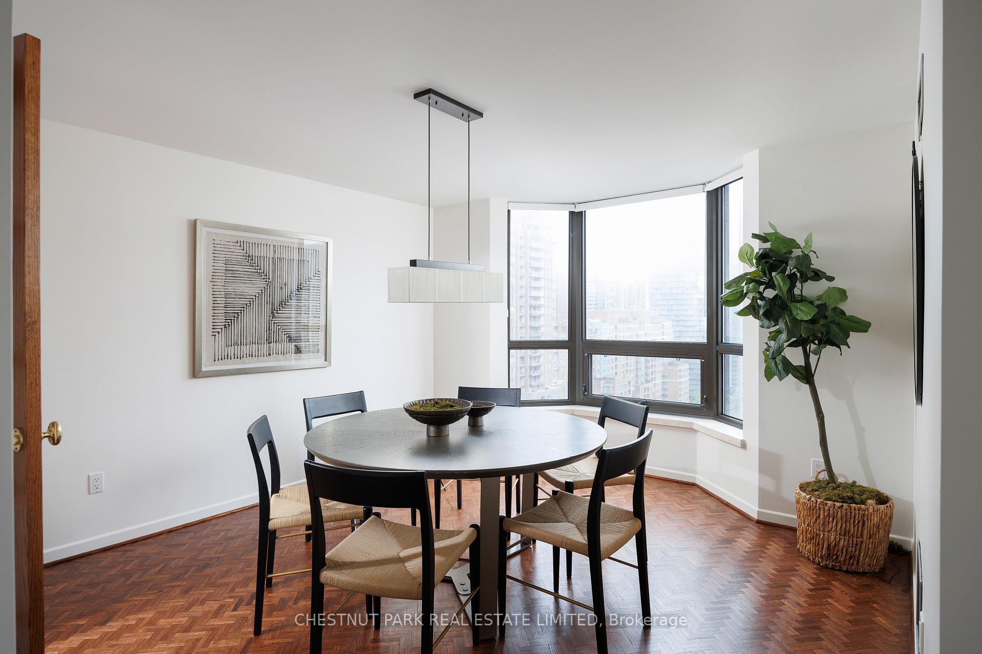3 Bedrooms Condo at 62 Wellesley, Toronto For sale