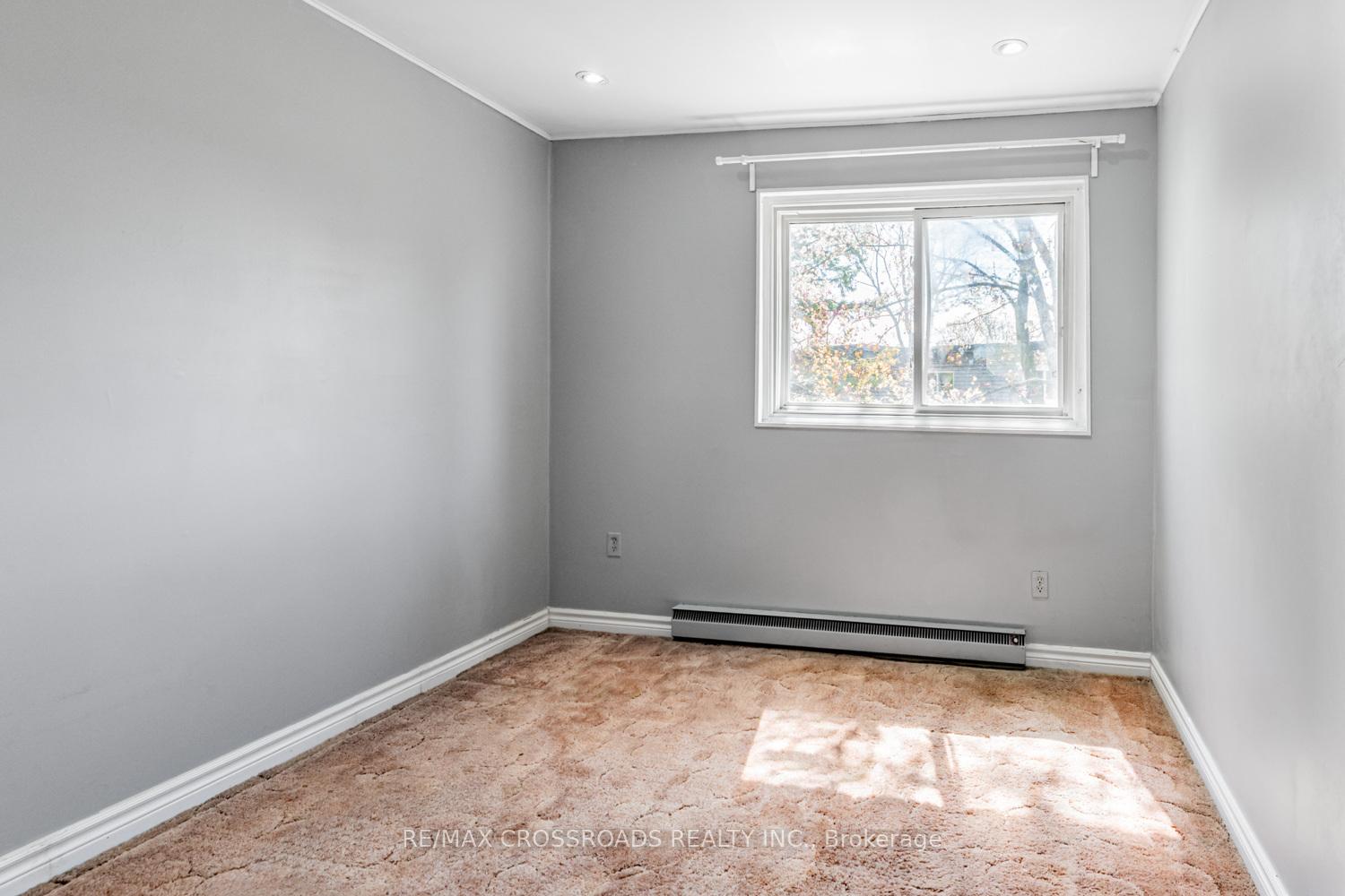 4 Bedrooms Condo at 43 Courville Coachway, Toronto For sale