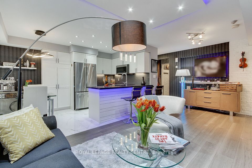 750 Neighbourhood
