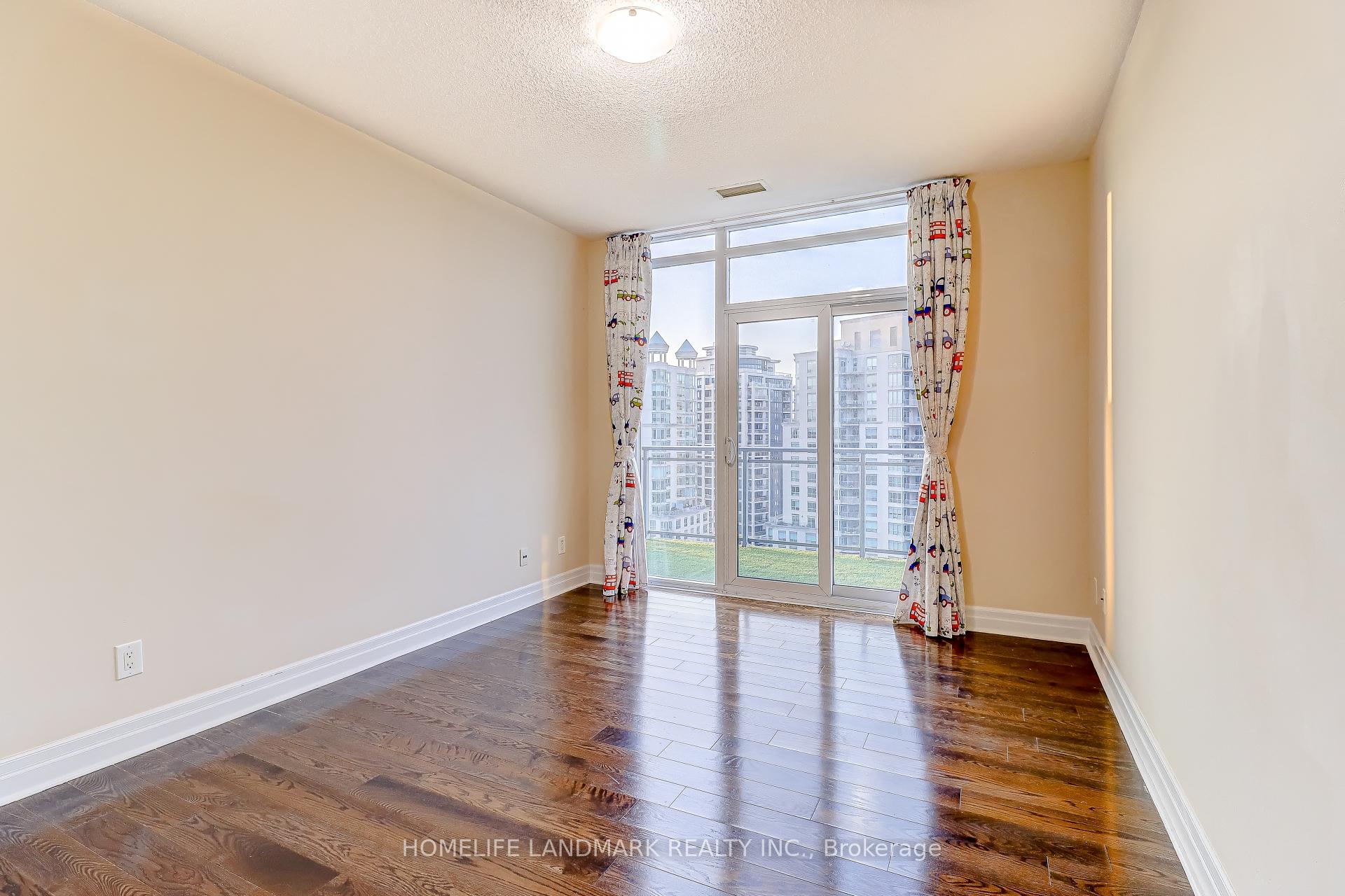 3 Bedrooms Condo at 58 Marine Parade, Toronto For sale