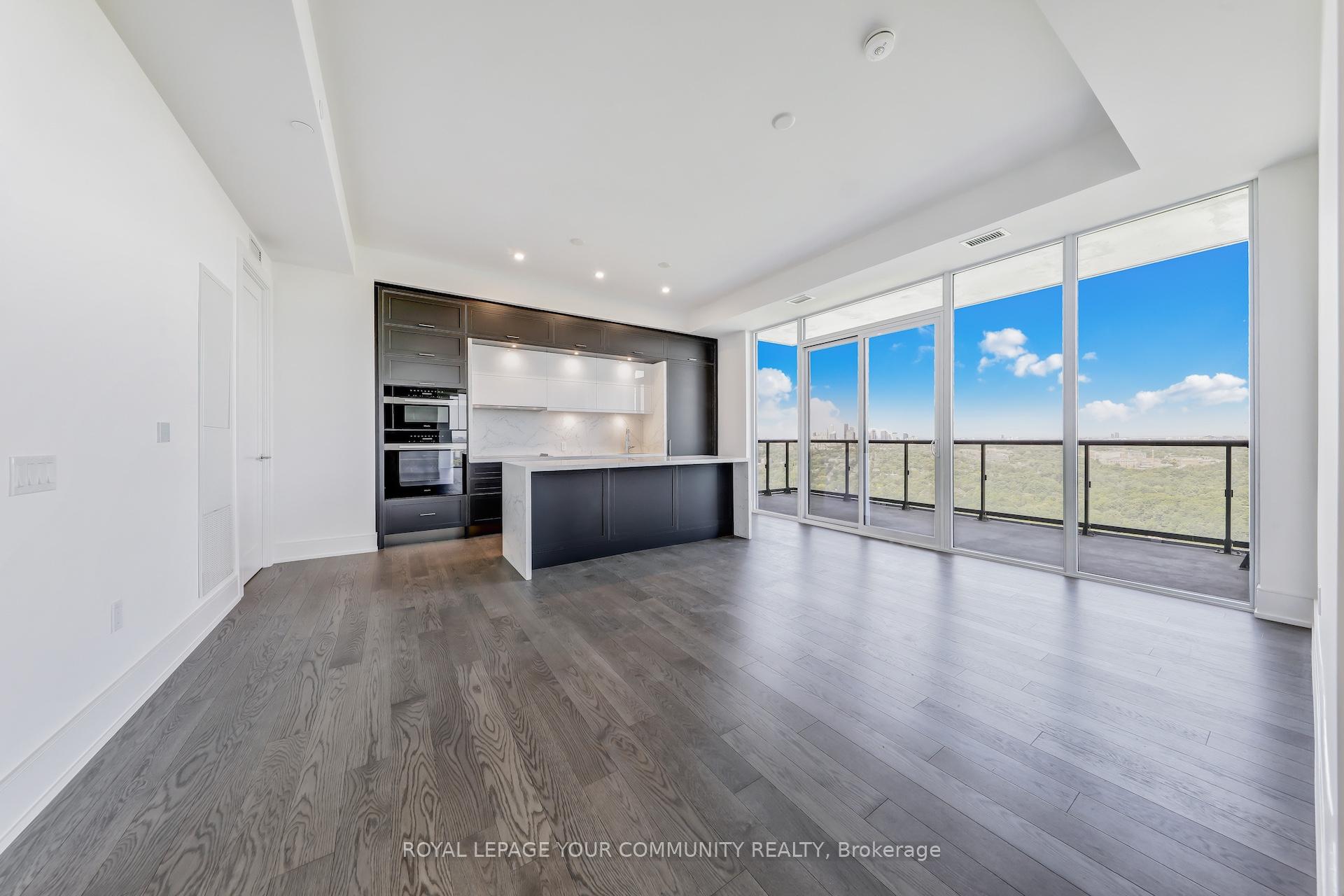 3 Bedrooms Condo at 10 Inn On The Park, Toronto For sale