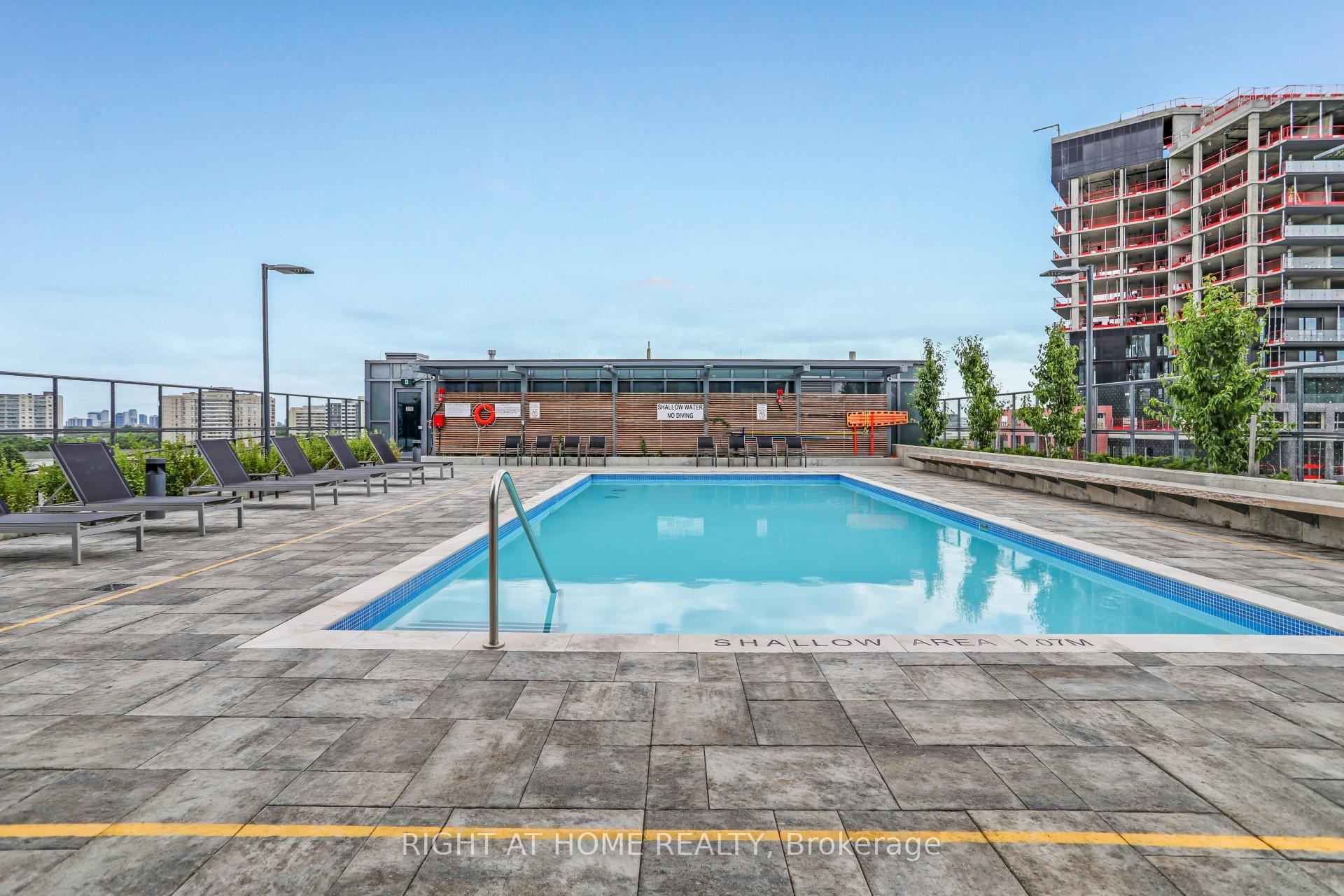 4 Bedrooms Condo at 31 Tippett, Toronto For sale