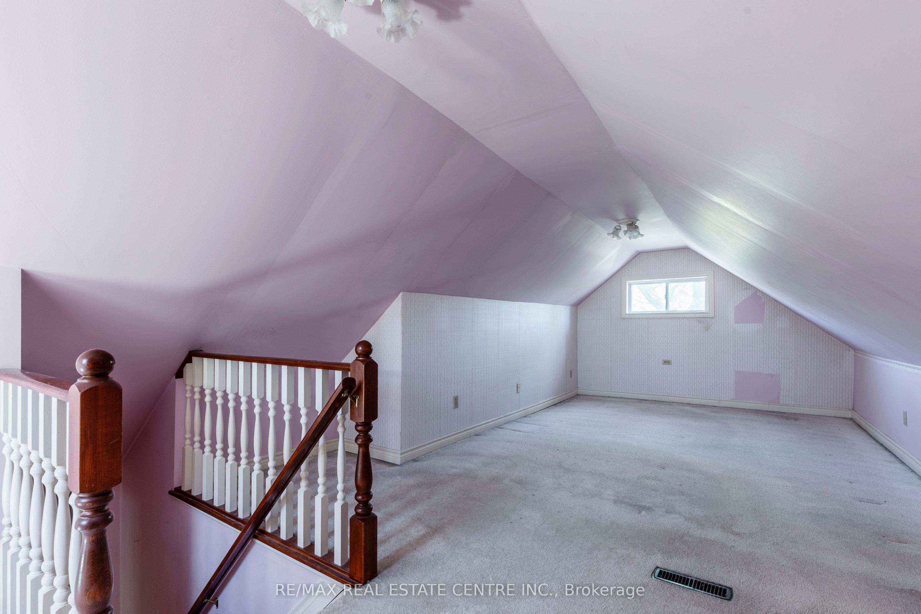 27 Barons Avenue N