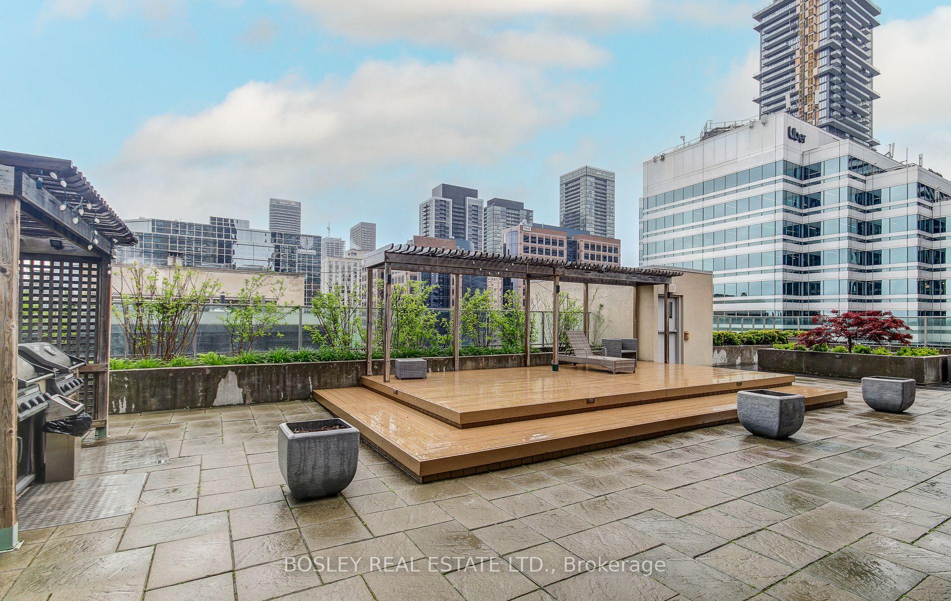 2 Bedrooms Condo at 8 Park, Toronto For sale
