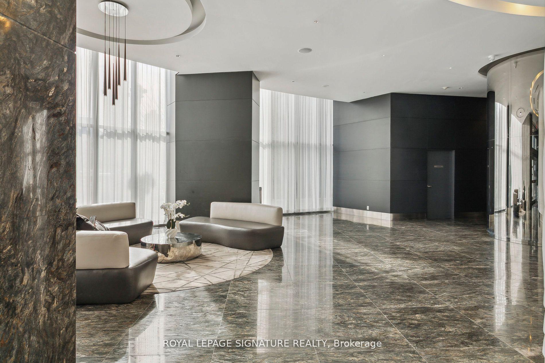 3 Bedrooms Condo at 60 Absolute, Mississauga For sale