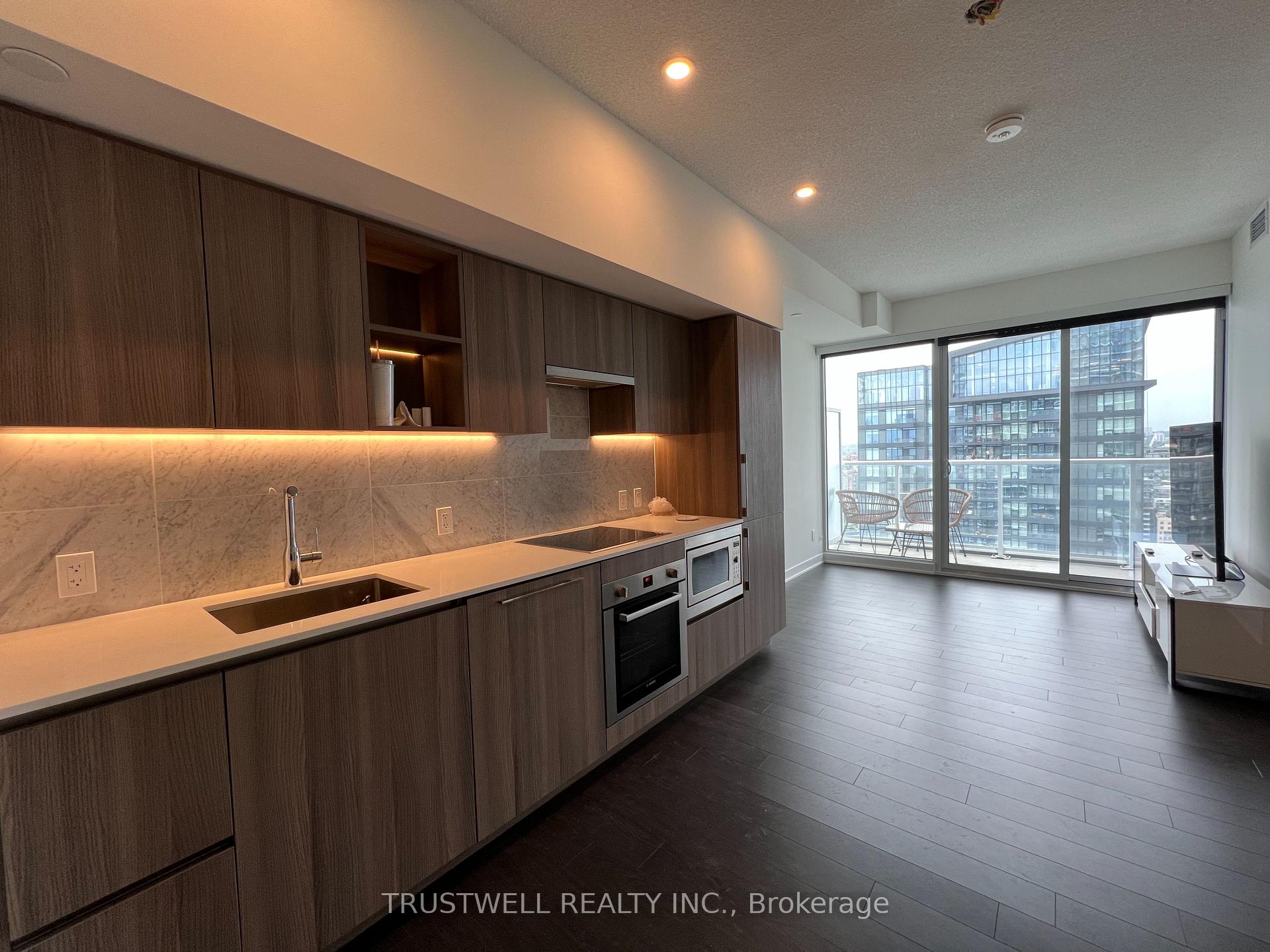 1 Bedroom Condo at 17 Bathurst, Toronto For sale