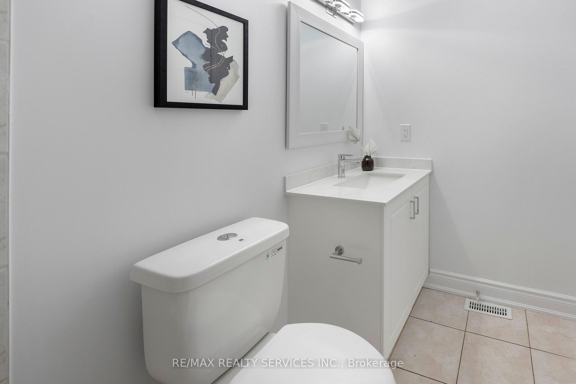 4 Bedrooms Condo at 80 Acorn, Mississauga For sale