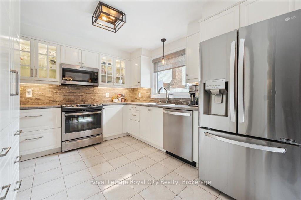 Photo of 5 Cabot Court, Guelph, ON N1G 3E4