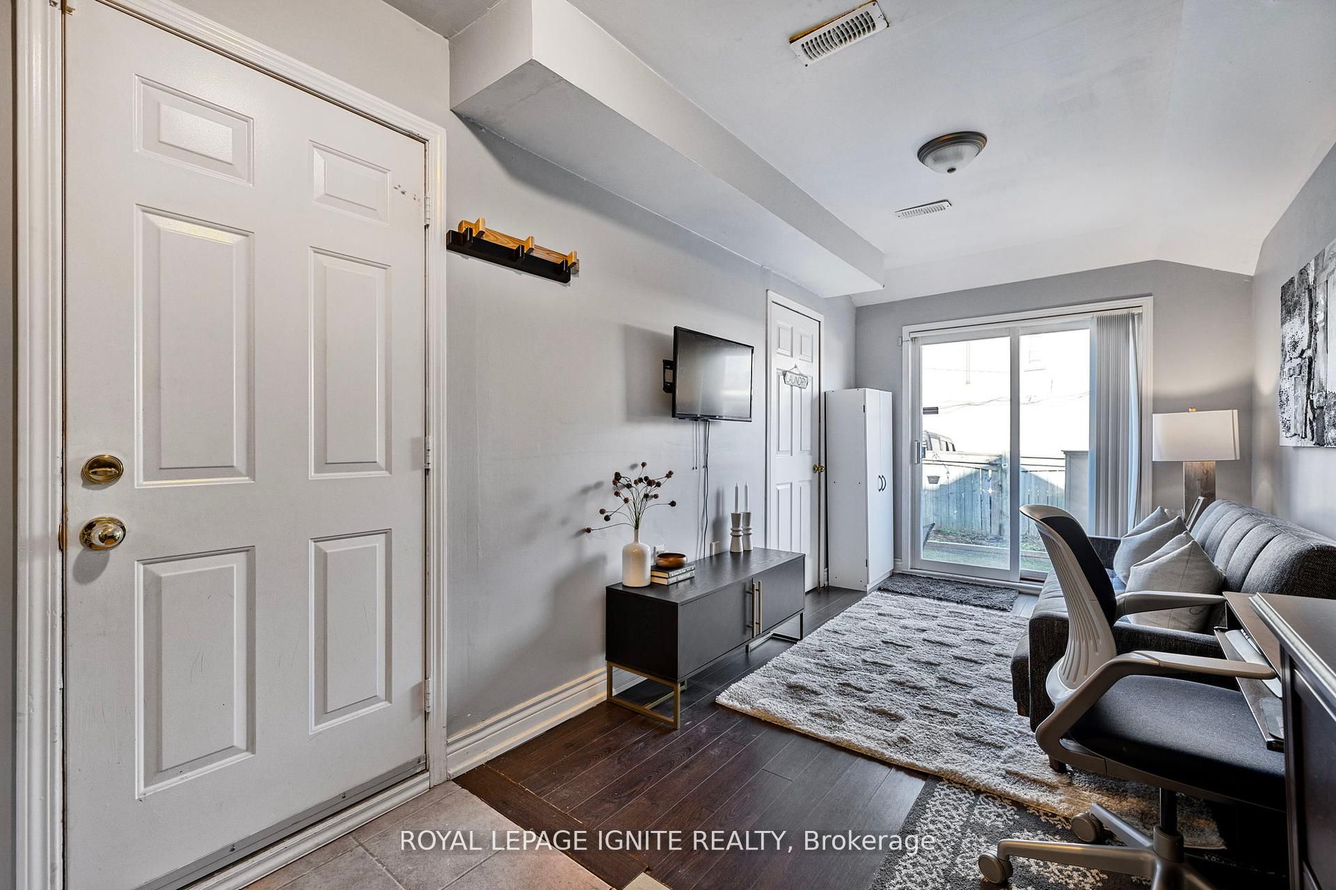 12 Eli Shackleton Court