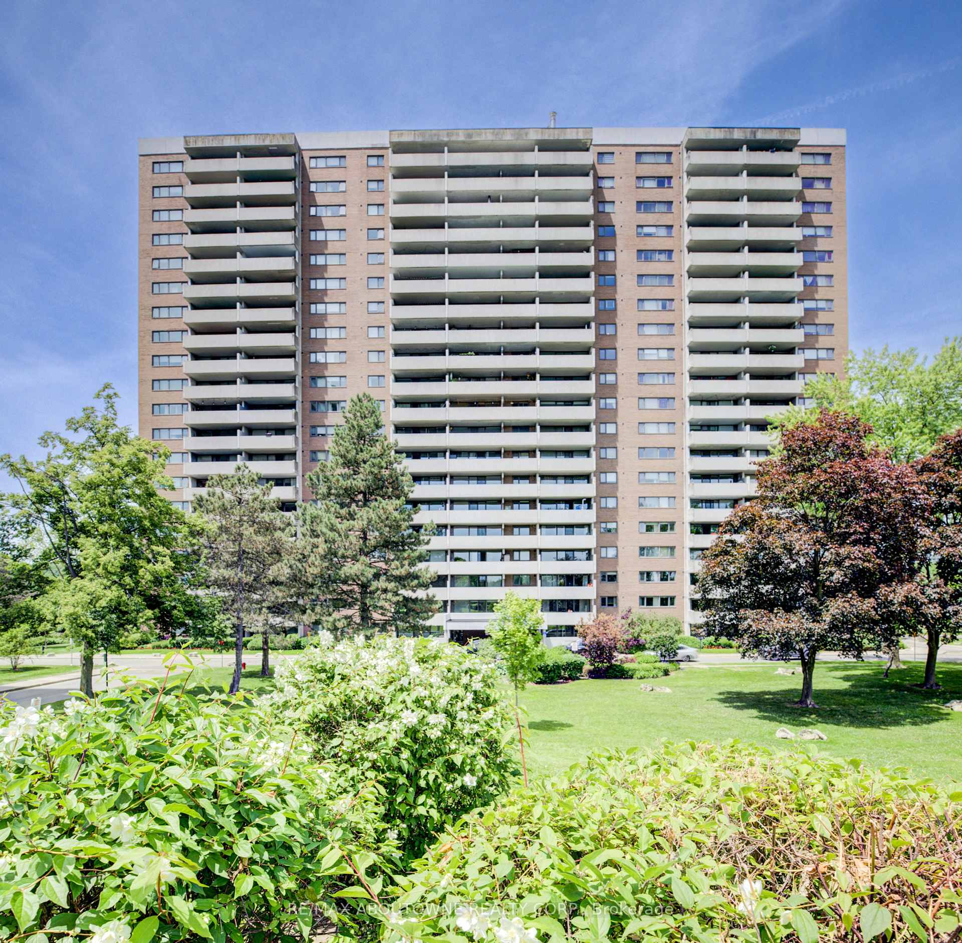 1 Bedroom Condo at 260 Scarlett, Toronto For sale