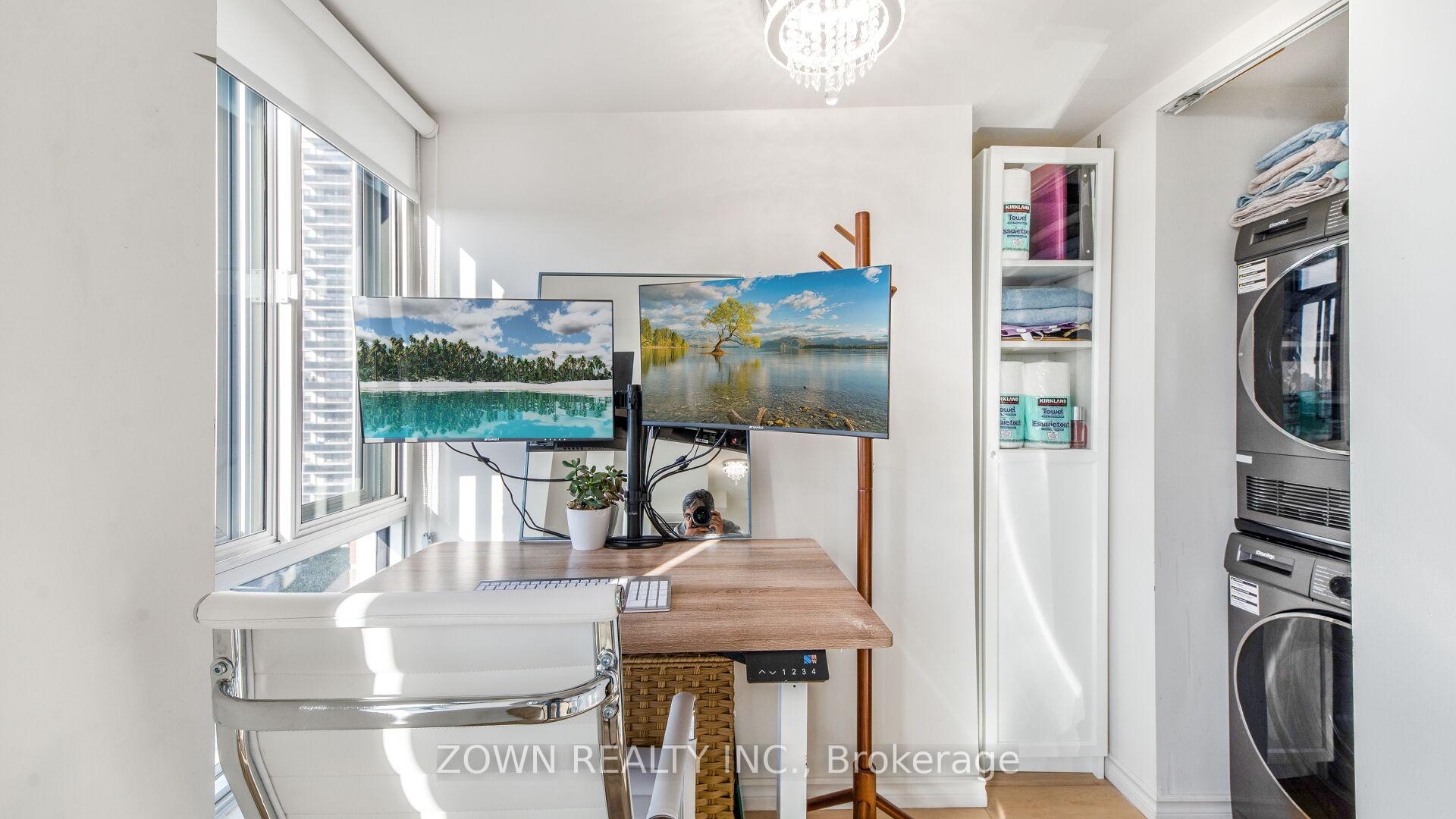 3 Bedrooms Condo at 15 Maplewood, Toronto For sale