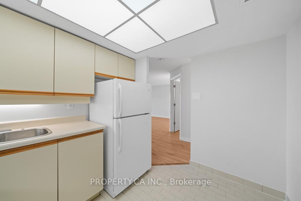 4 Bedrooms Condo at 65 Scadding, Toronto For sale