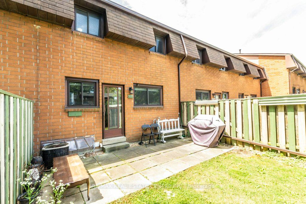 3 Bedrooms Condo at 444 Stone Church,  Hamilton For sale