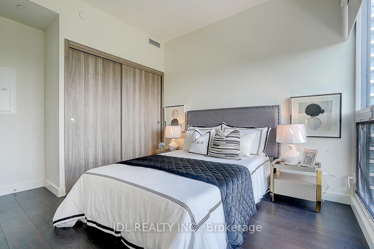 3 Bedrooms Condo at 95 Mcmahon, Toronto For sale