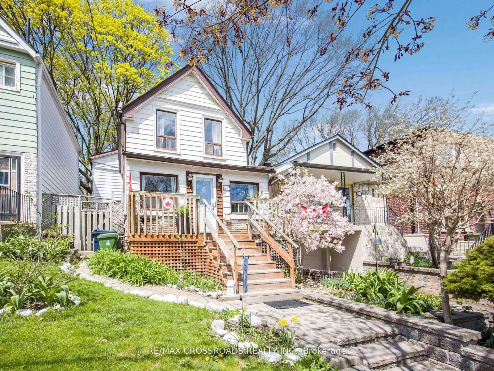 22 Ivy Avenue, Toronto, ON M4L 2H7