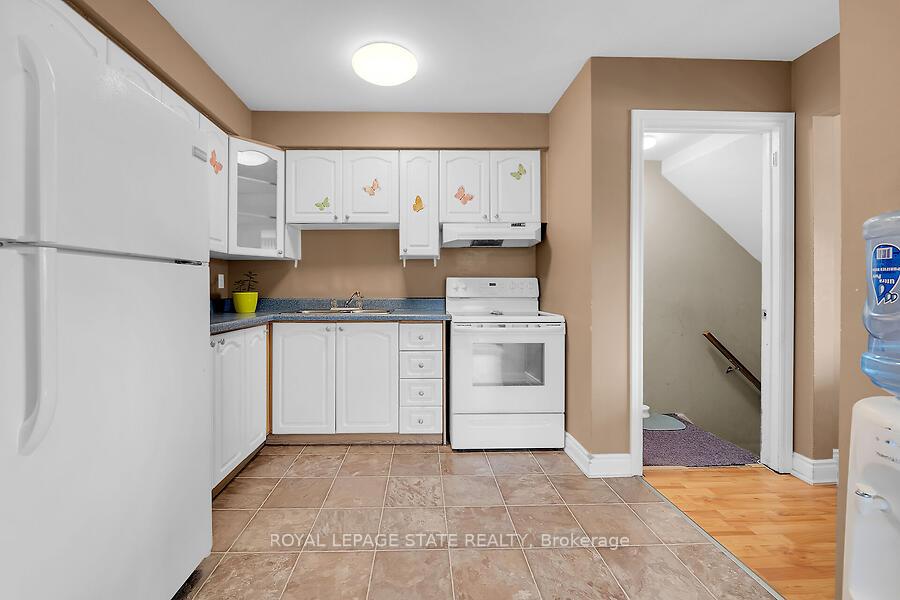 3 Bedrooms Condo at 977 Francis,  Burlington For sale