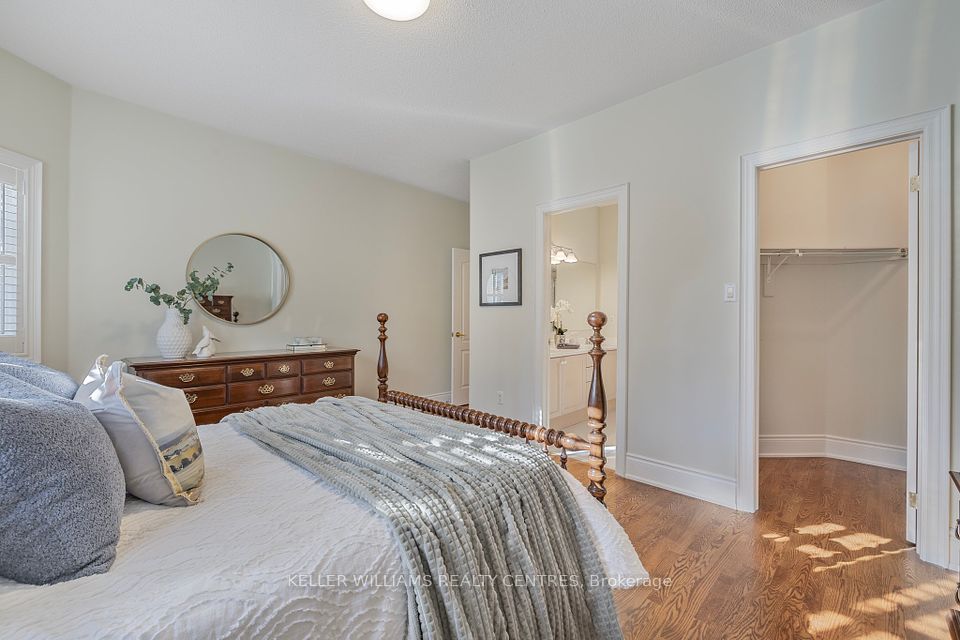 Primary W/5 Pc Ensuite and Walk-in Closet