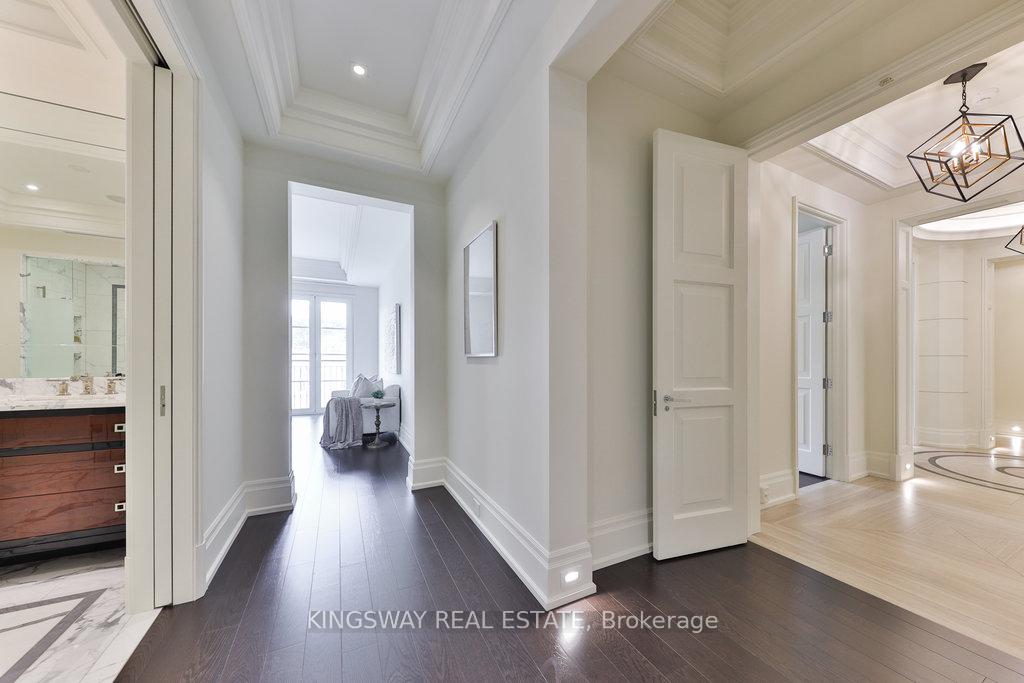 2 Bedrooms Condo at 300 Randall, Oakville For sale