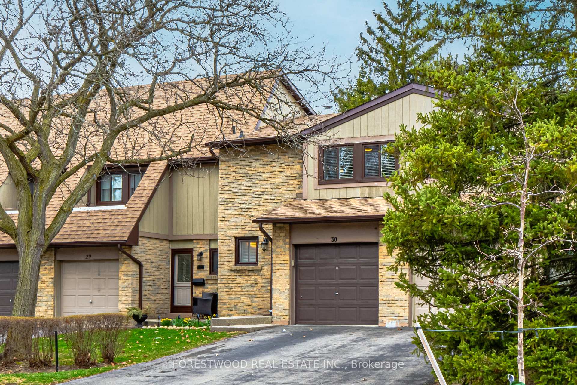 5 Bedrooms Condo at 3345 Silverado, Mississauga For sale