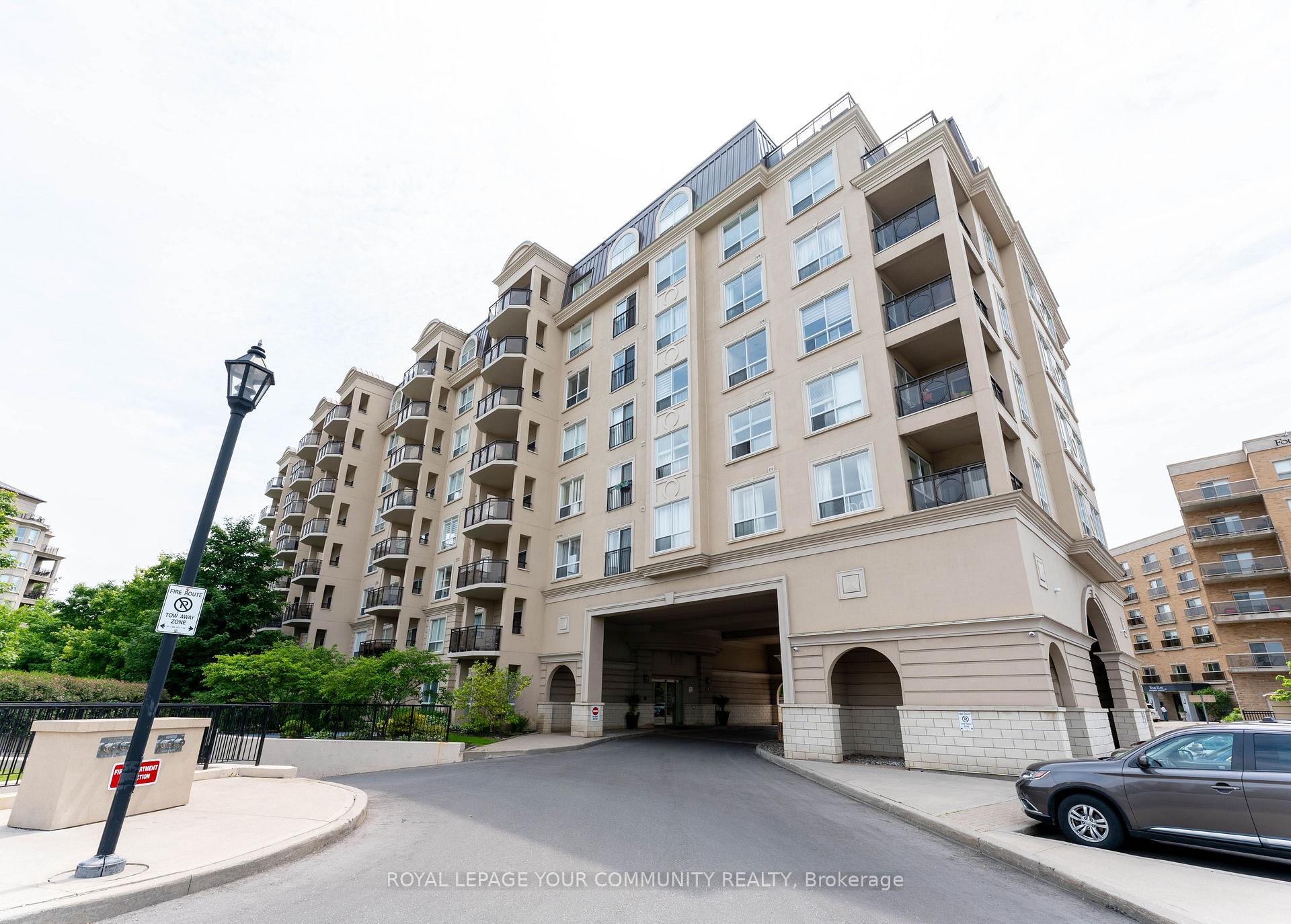 3 Bedrooms Condo at 1 Maison Parc, Vaughan For sale