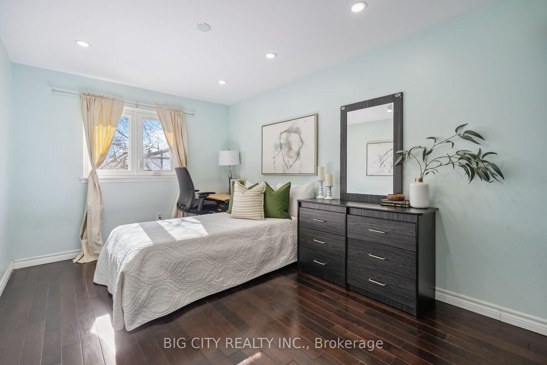 4 Bedrooms Condo at 321 Trudelle, Toronto For sale
