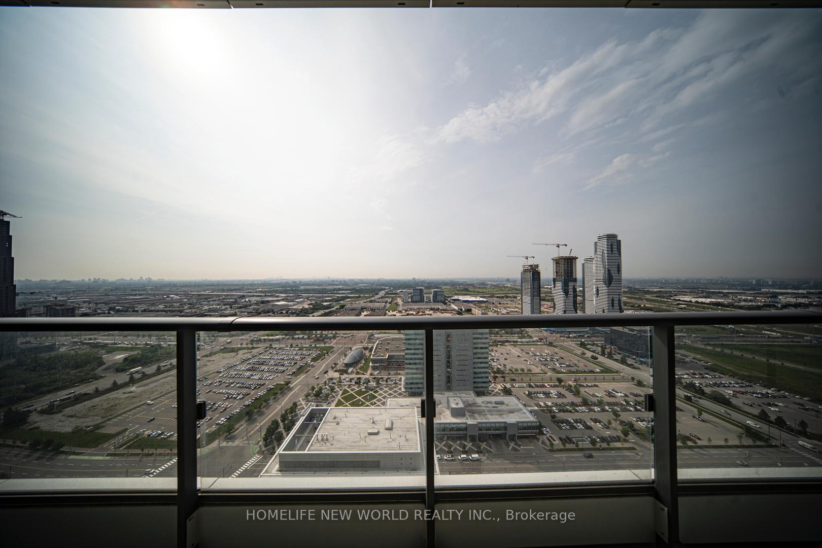 2 Bedrooms Condo at 5 Buttermill,  Vaughan For sale