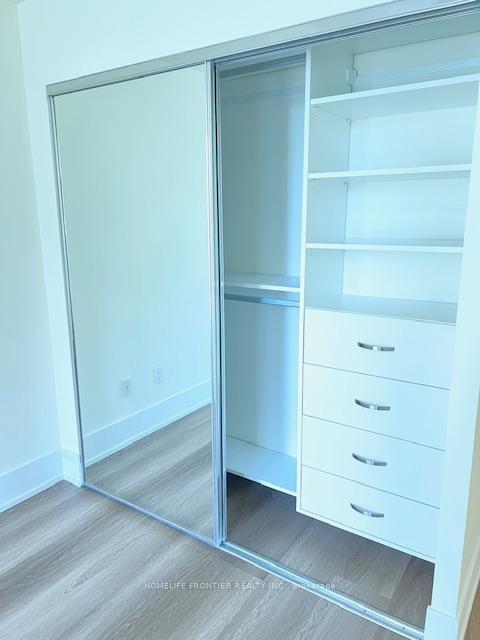 2 Bedrooms Condo at 35 Balmuto,  Toronto For sale