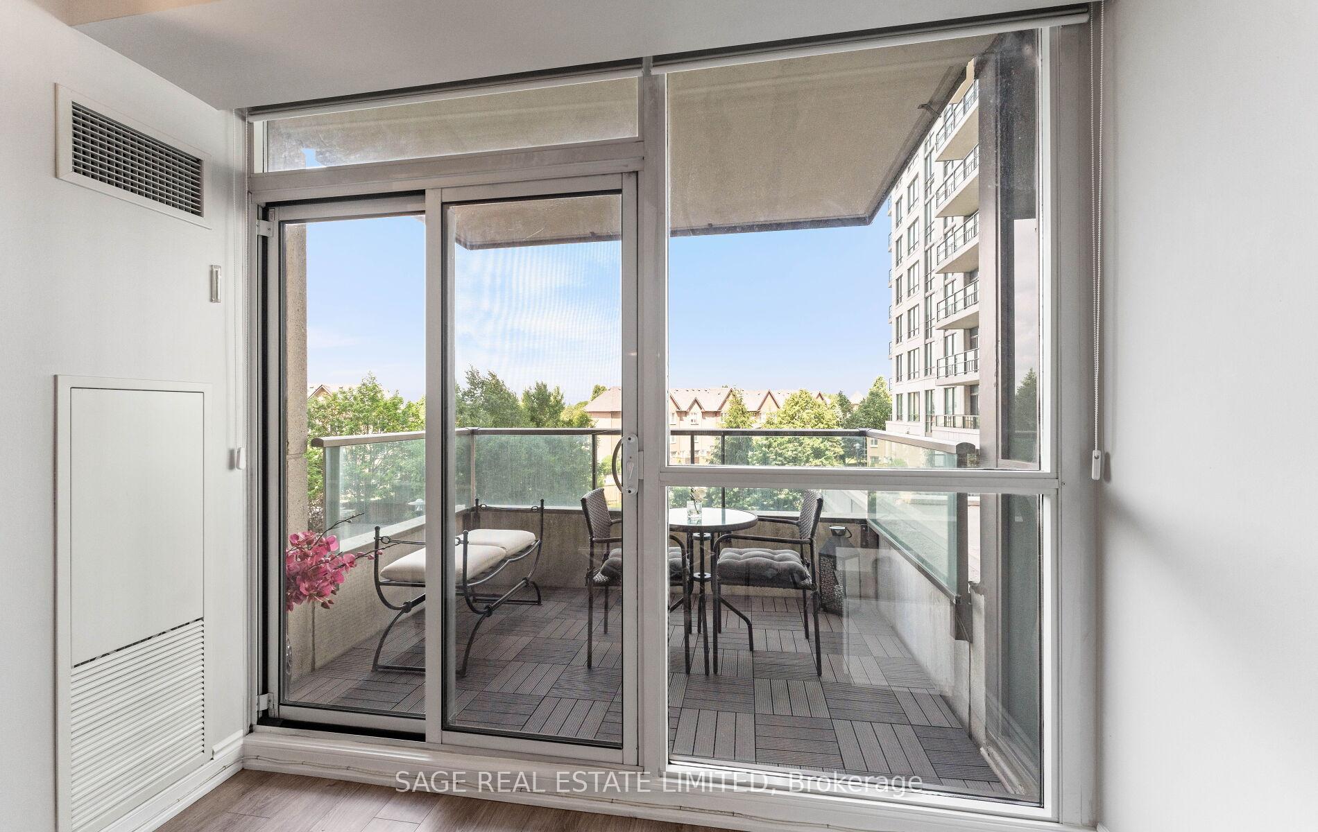 2 Bedrooms Condo at 88 Promenade, Vaughan For sale