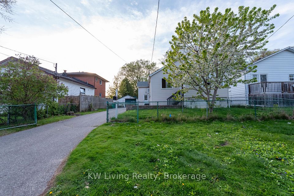 155 Angelene Street, Mississauga, ON L5G 1X1