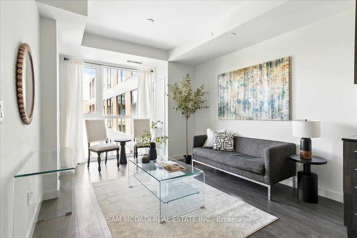 2 Bedrooms Condo at 210 Sabina Dr, Oakville For sale