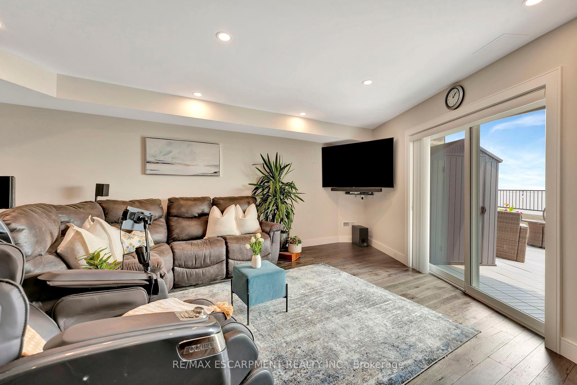 1 Bedroom Condo at 2136 Old Lakeshore, Burlington For sale