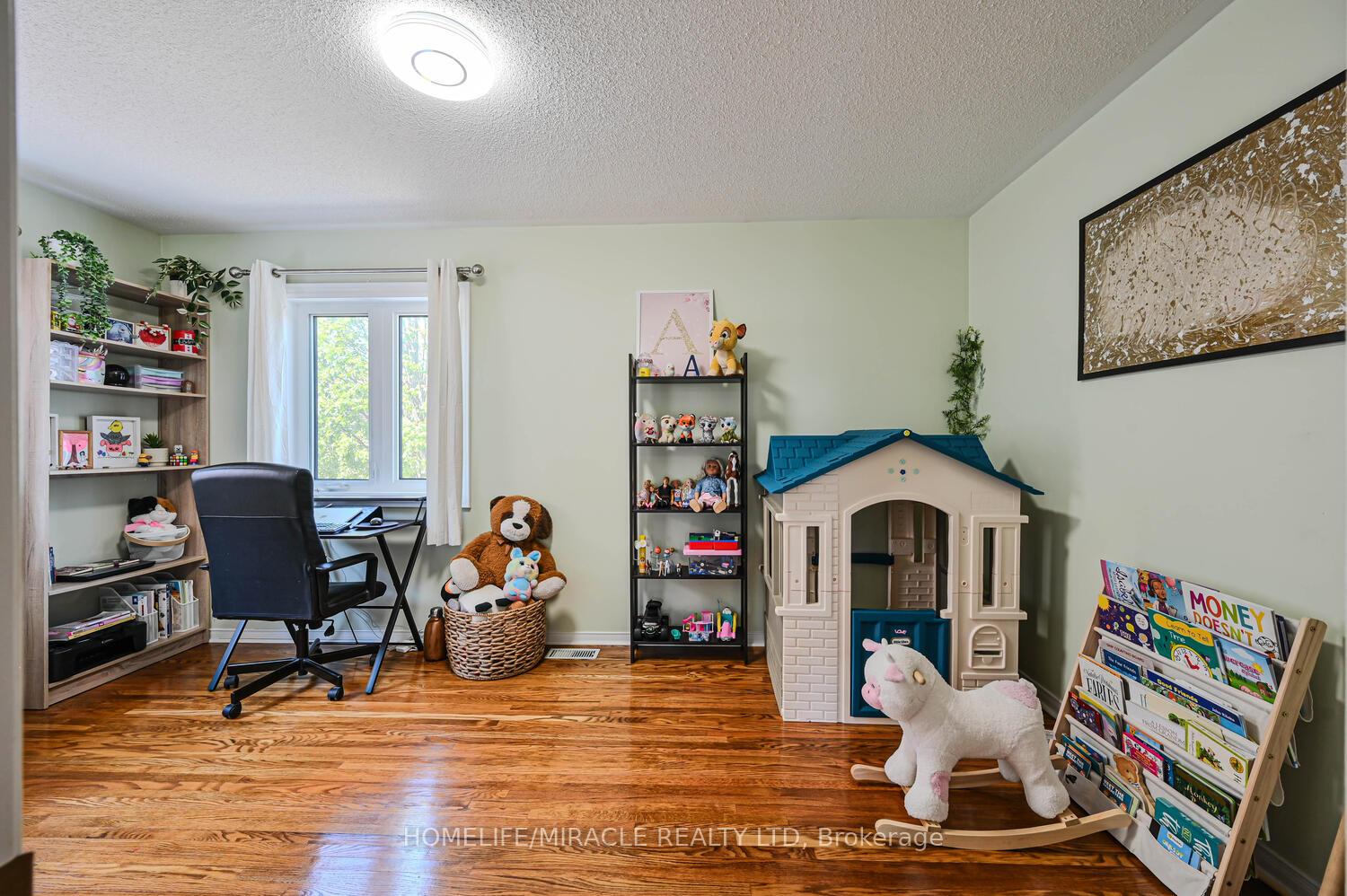 2 Bedrooms Condo at 5255 Guildwood, Mississauga For sale