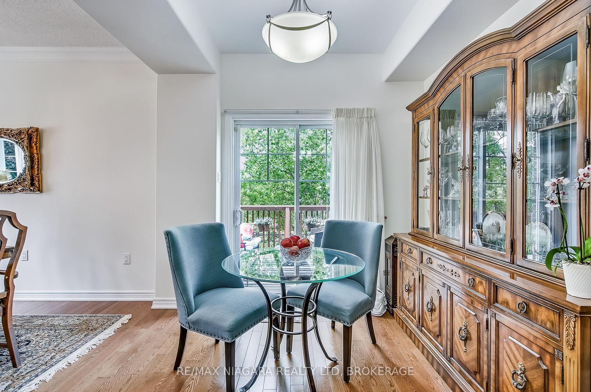 3 Bedrooms Condo at 5 Liddycoat, Hamilton For sale