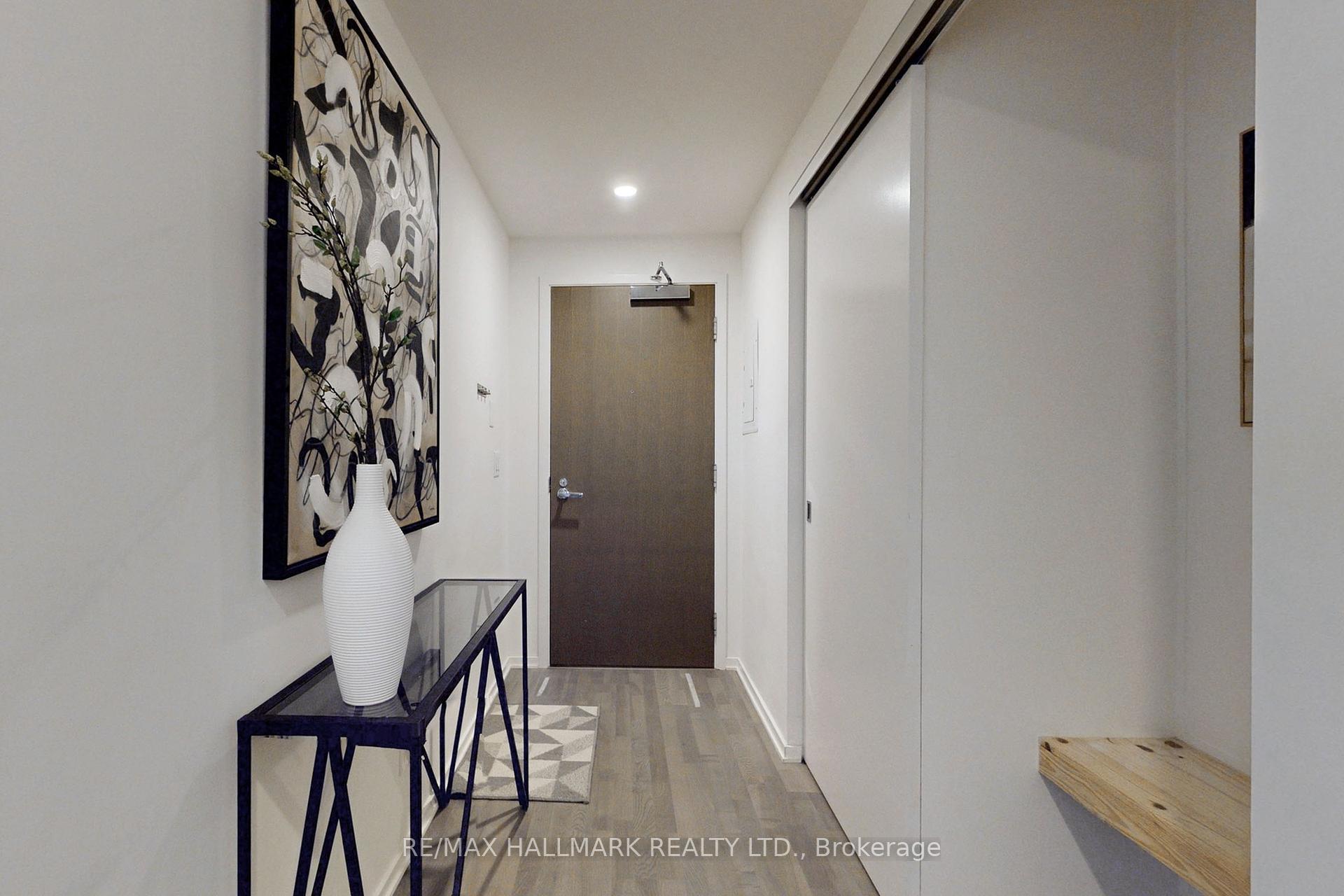 3 Bedrooms Condo at 1 Bloor,  Toronto For sale