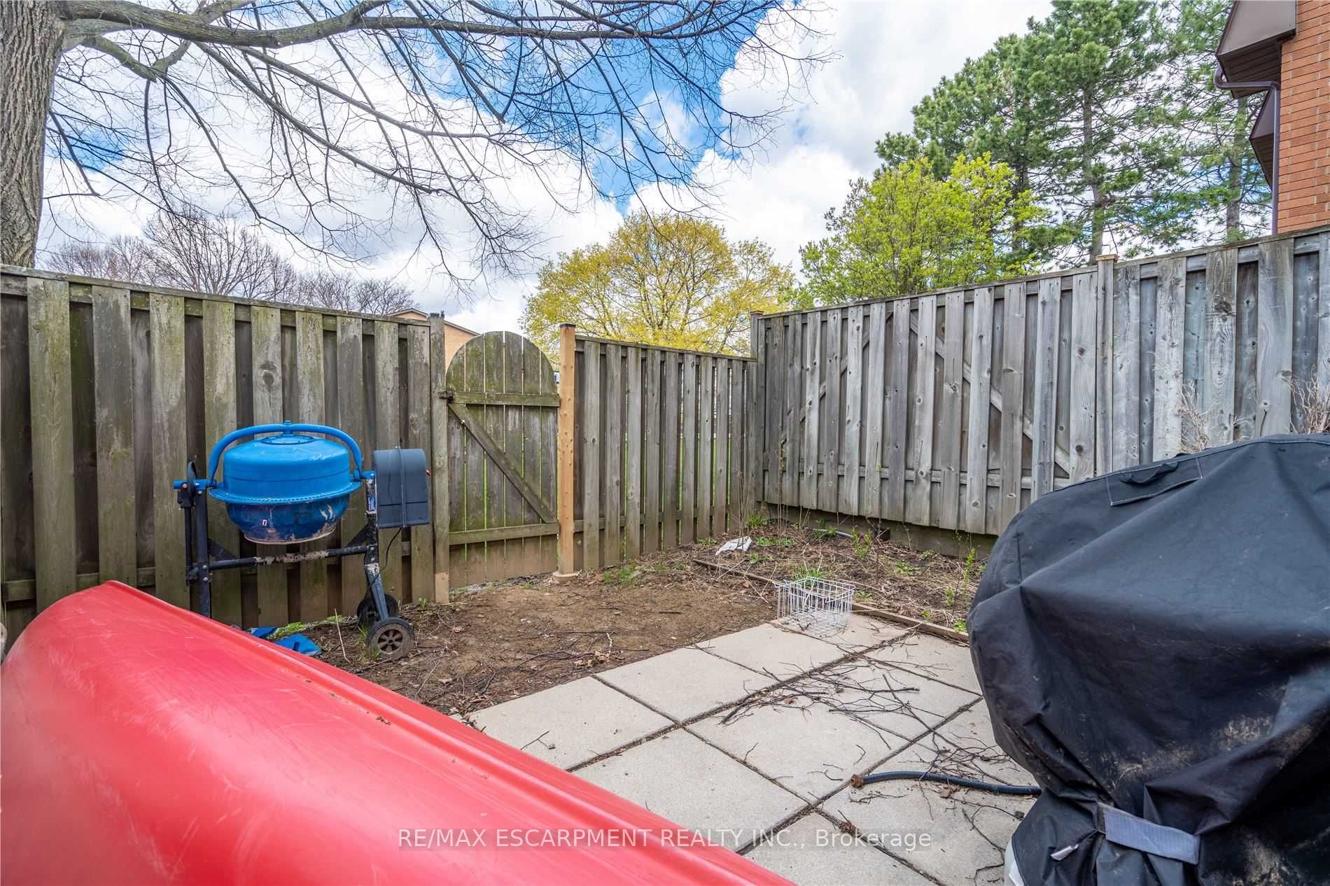 3 Bedrooms Condo at 500 Stone Church,  Hamilton For sale