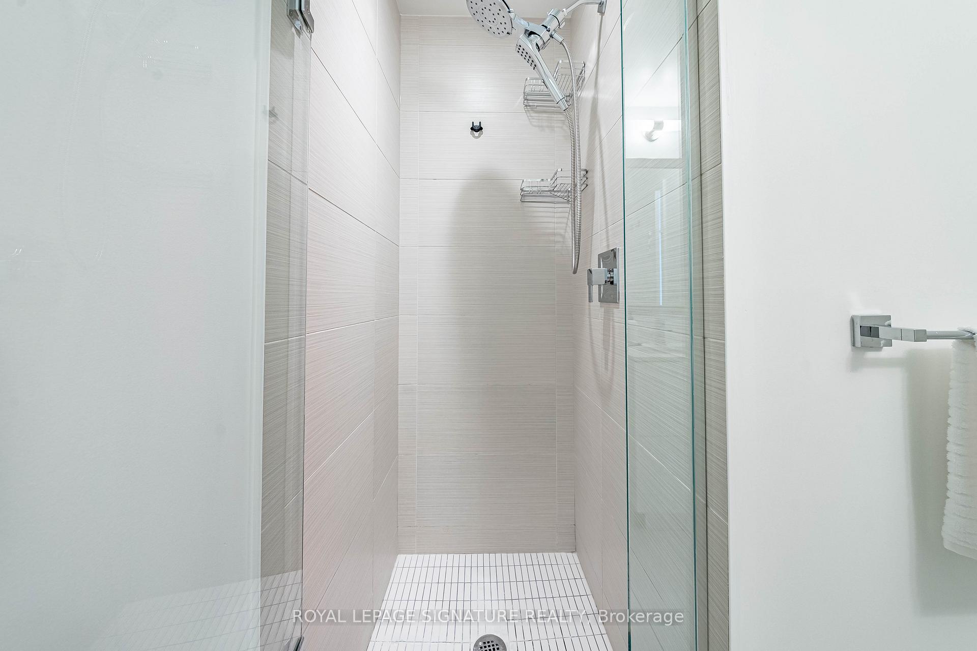 2 Bedrooms Condo at 11 Bogert, Toronto For sale