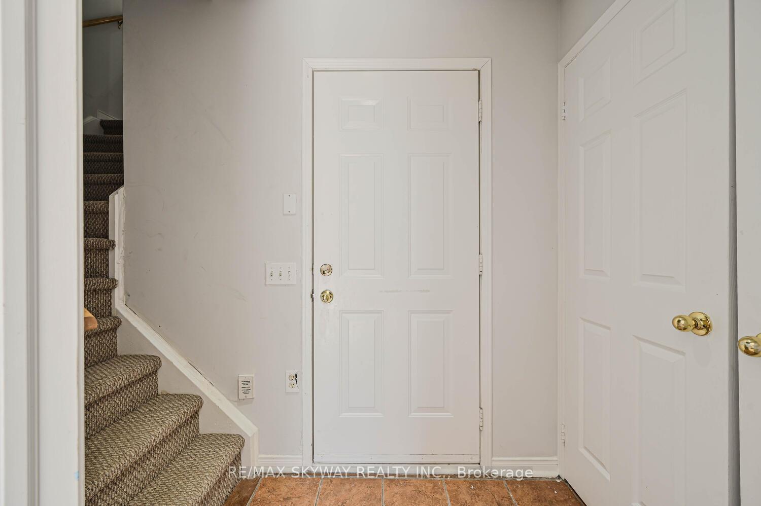 3 Bedrooms Condo at 50 Strathaven,  Mississauga For sale