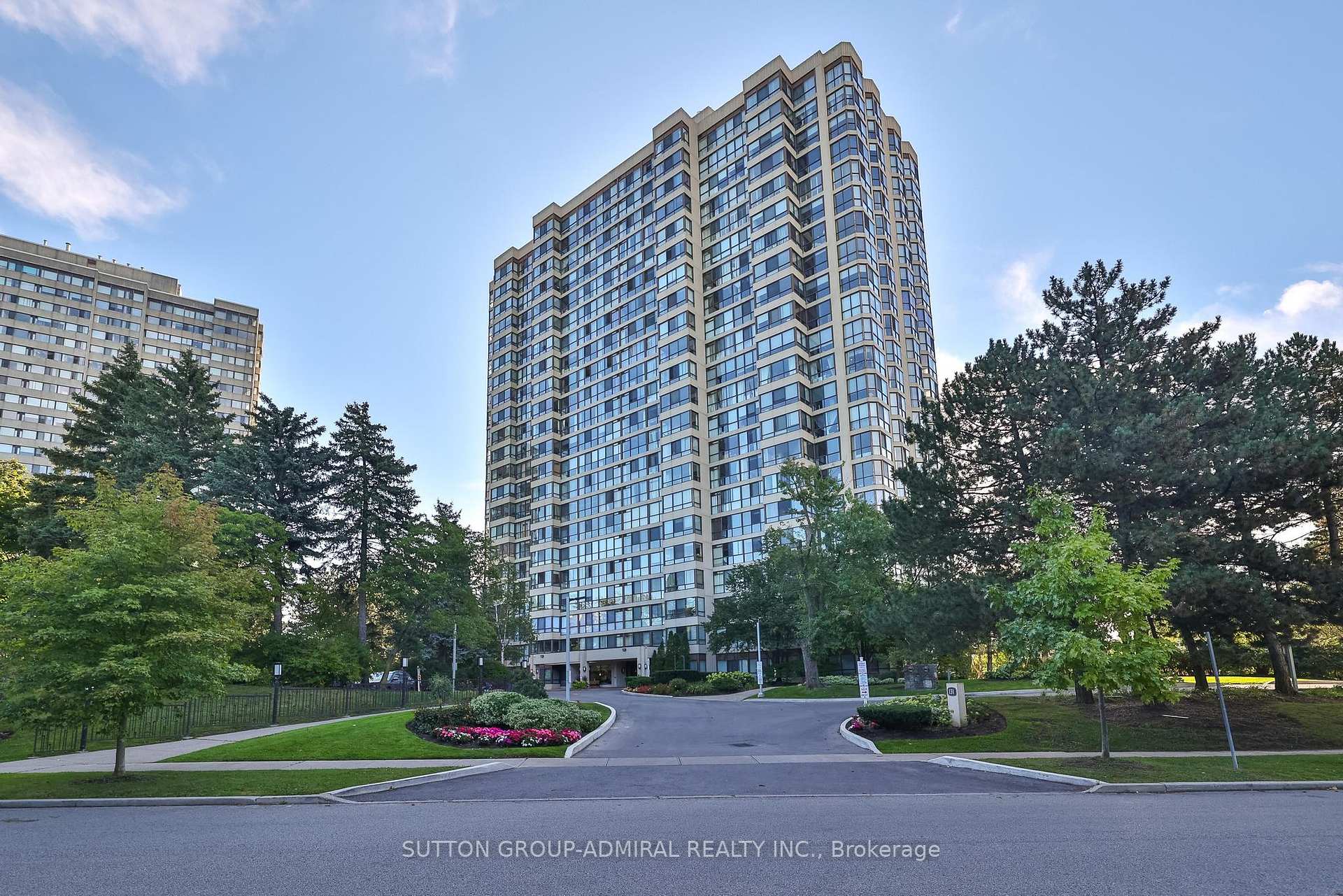 3 Bedrooms Condo at 131 Torresdale, Toronto For sale