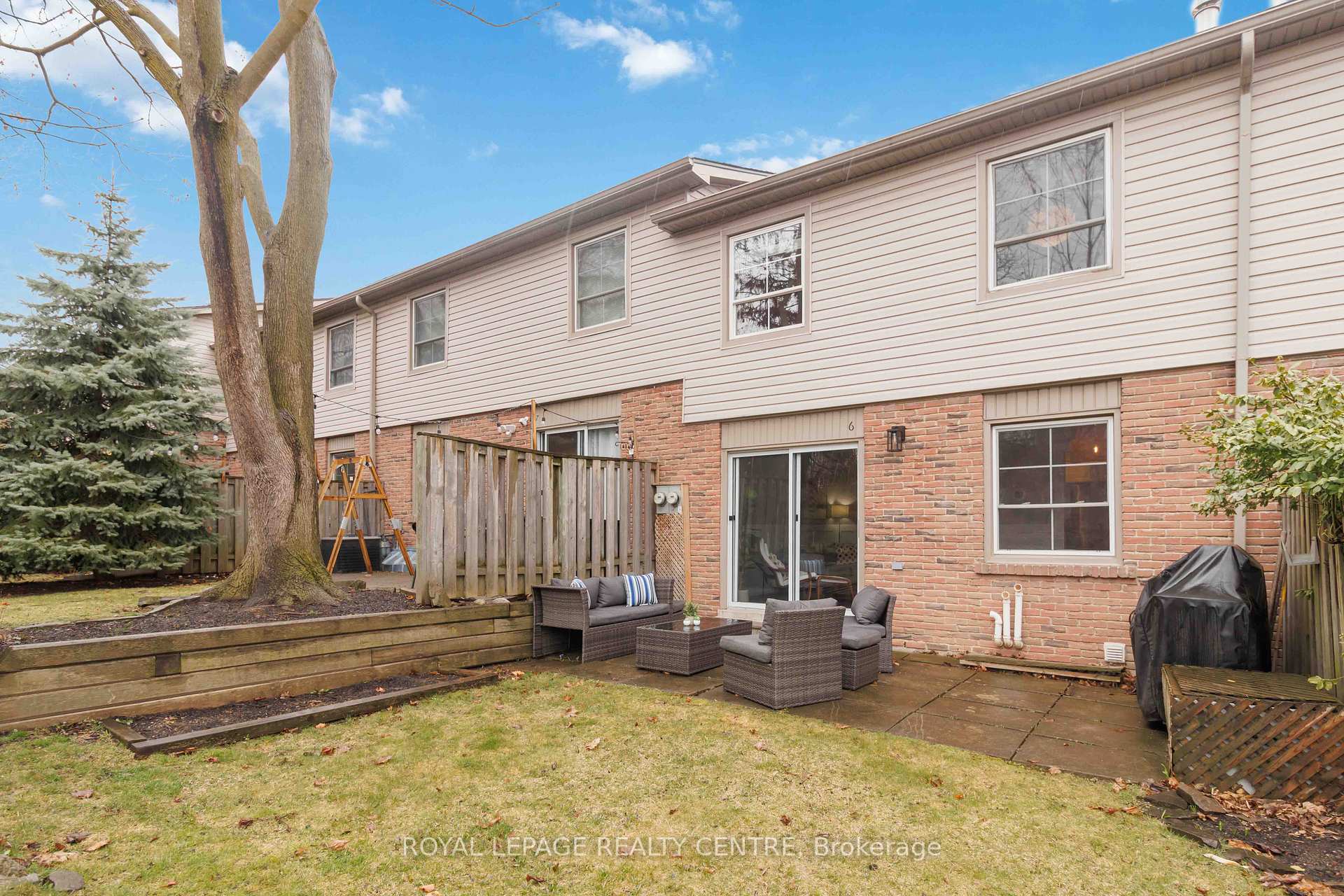3 Bedrooms Condo at 3400 Rhonda, Mississauga For sale