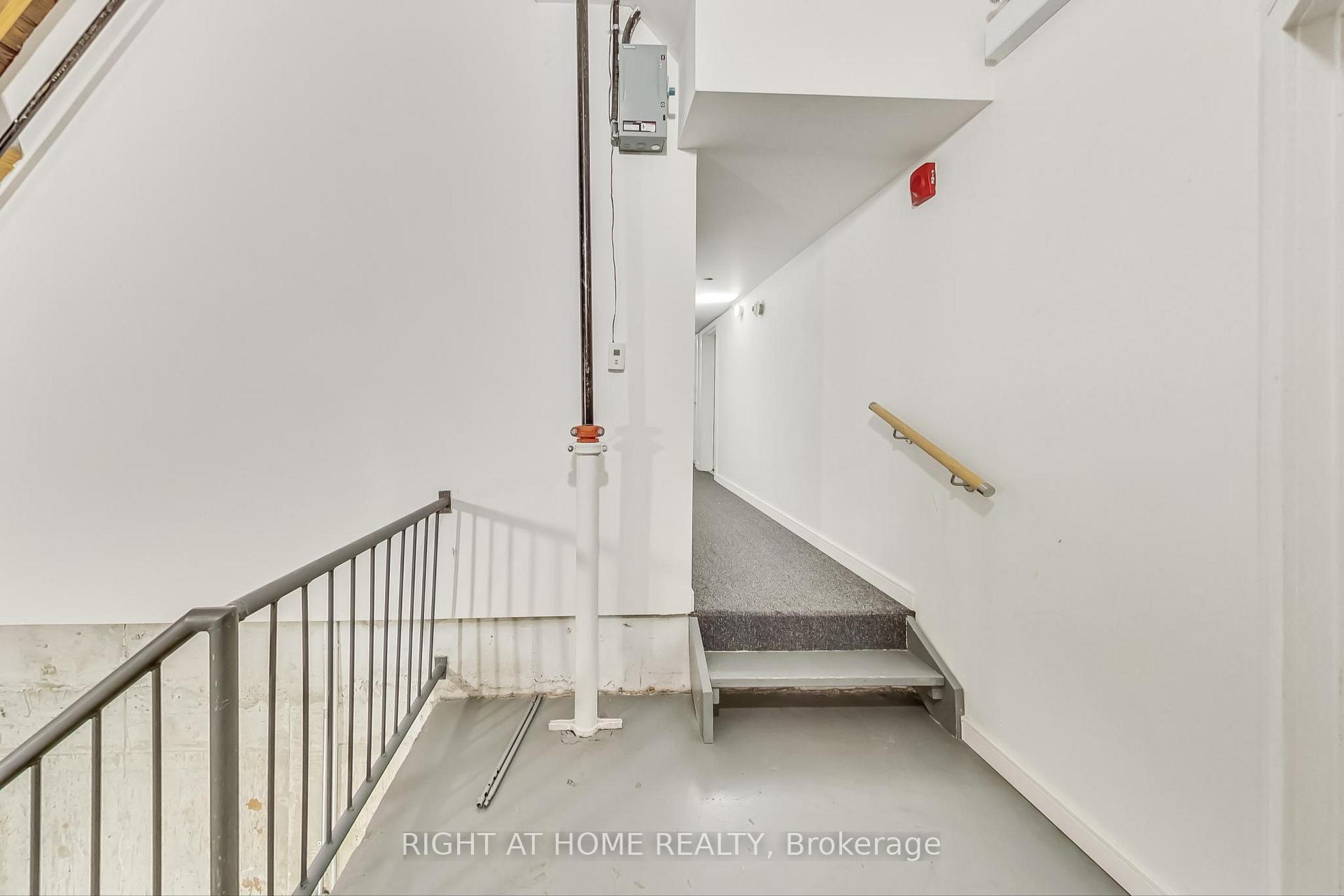 3 Bedrooms Condo at 40 Westmoreland, Toronto For sale